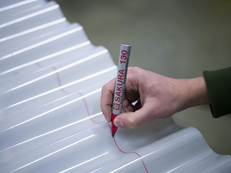 Marker Pen-Touch 130 czerwony, Sakura