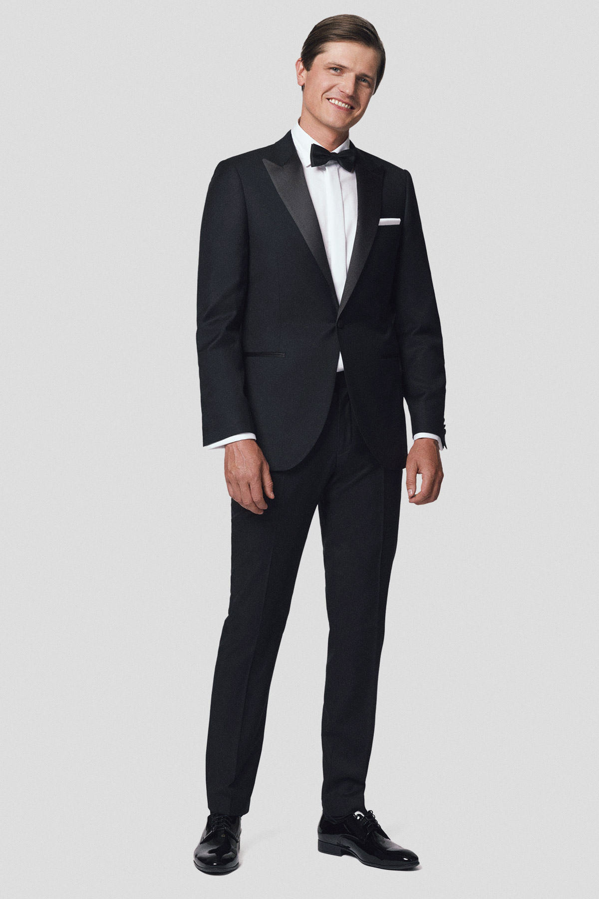 Lancerto Smoking Czarny Wełniany z Klapami Szpiczastymi Oregon