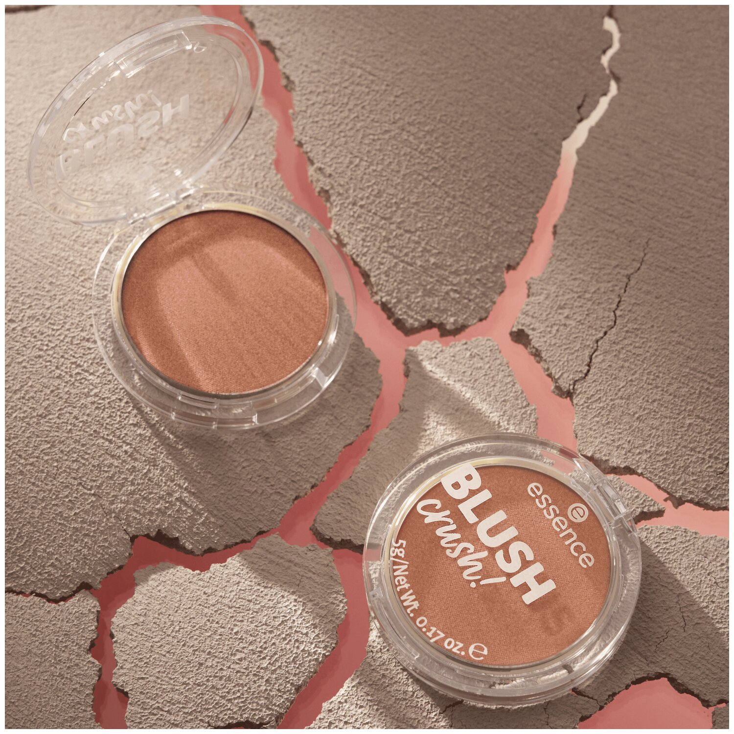 Essence Blush Crush! róż w pudrze do policzków w kompakcie 10 Caramel Latte, 5 g