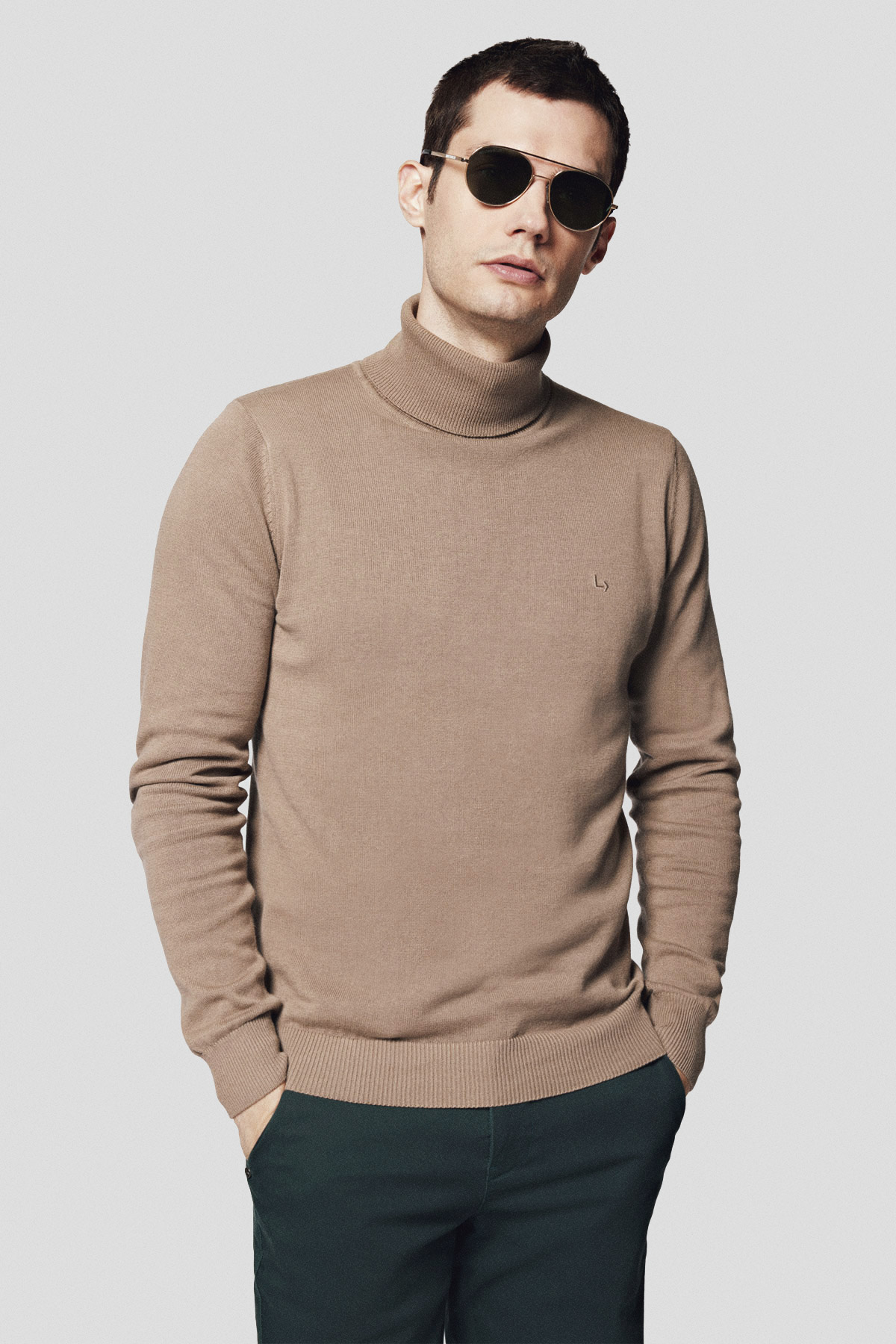 Lancerto Golf Ciemnobeżowy z Bawełną Slink