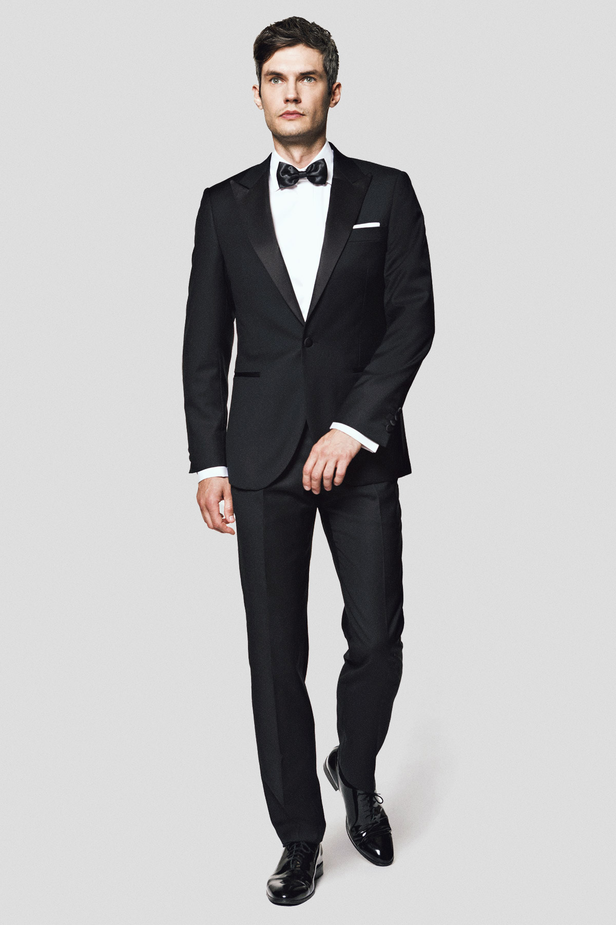 Lancerto Smoking Czarny Wełniany z Klapami Szpiczastymi Edynburg