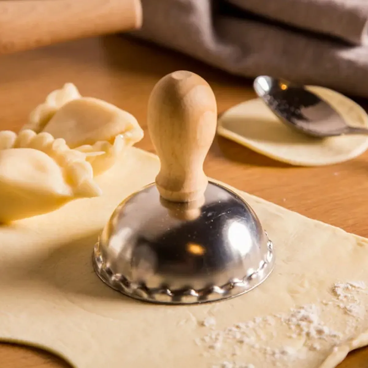 Forma / wykrawacz / wyciskacz do pierogów Ravioli Practic